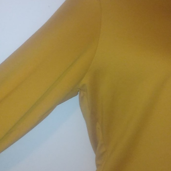 Crop top - Picture 2 of 3